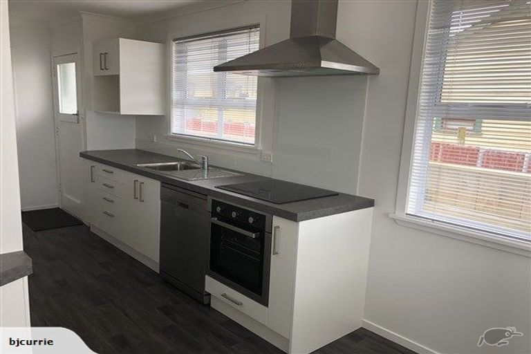 Photo of property in 35 Lombard Street, Palmerston North, 4410