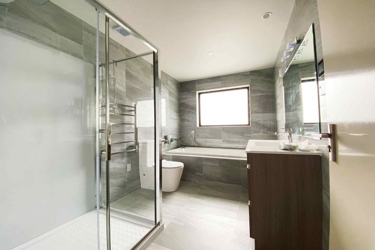 Photo of property in 38 Namsan Close, Fairview Heights, Auckland, 0632