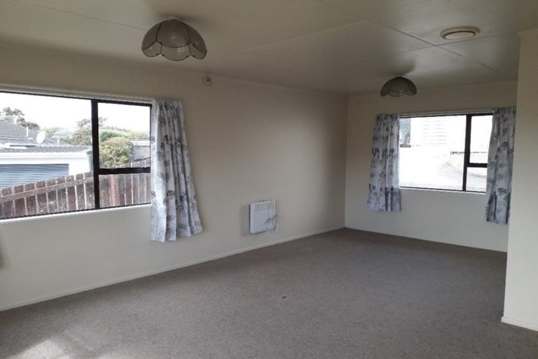 Photo of property in 2 Alister Way, Churton Park, Wellington, 6037