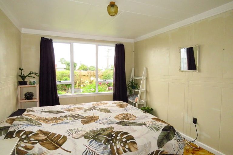 Photo of property in 104 Russell Street, Westport, 7825