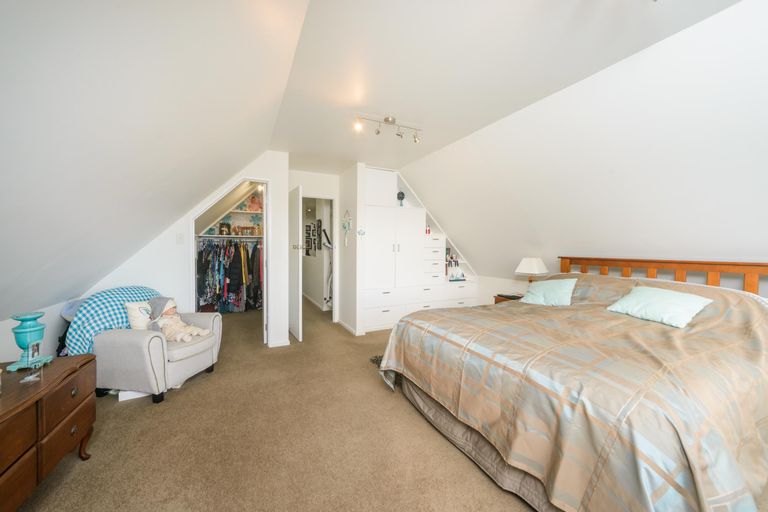 Photo of property in 17 Hilton Grove, Kelvin Grove, Palmerston North, 4414