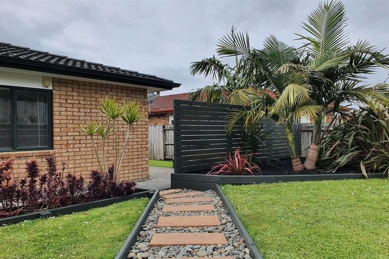 Photo of property in 14 Chesterton Terrace, Henderson, Auckland, 0612