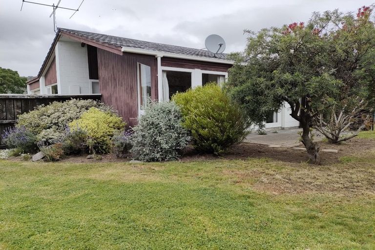 Photo of property in 1 Raekura Place, Redcliffs, Christchurch, 8081