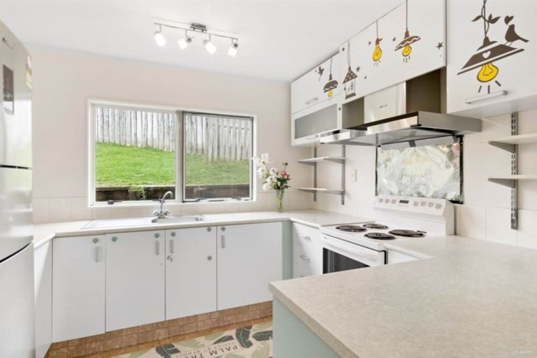 Photo of property in 10 Broadfield Street, Massey, Auckland, 0614