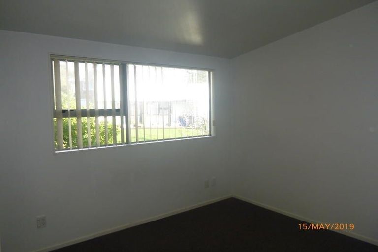 Photo of property in 1 Cron Avenue, Te Atatu South, Auckland, 0610