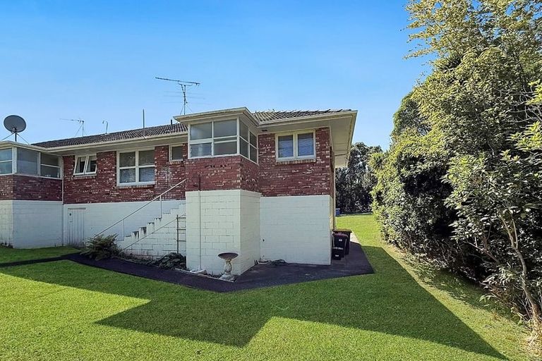 Photo of property in 1/216 Beach Road, Campbells Bay, Auckland, 0630