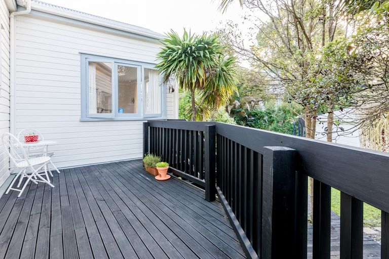 Photo of property in 48 Eastglen Road, Glen Eden, Auckland, 0602