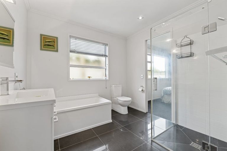 Photo of property in 9b Chilman Street, Strandon, New Plymouth, 4312
