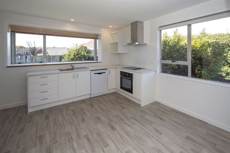 Photo of property in 2/5 Chilton Drive, Mairehau, Christchurch, 8052