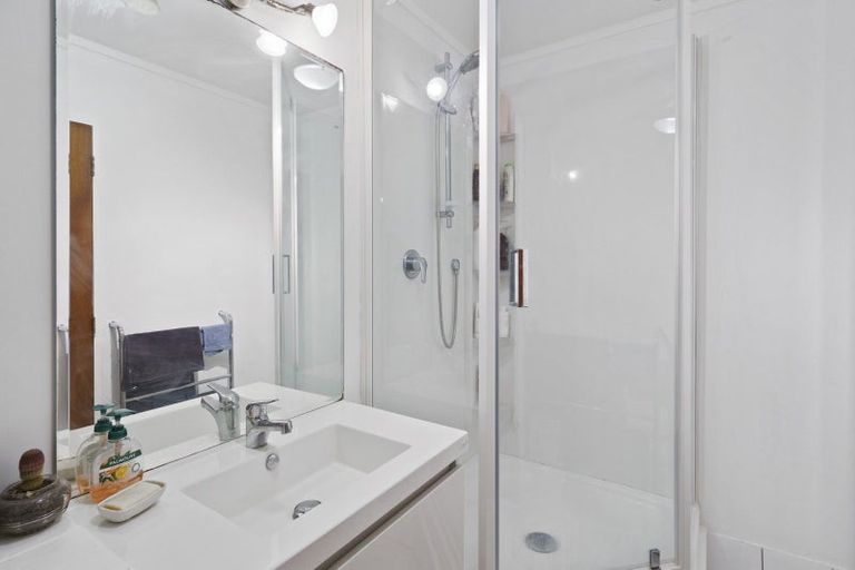 Photo of property in 142 Upland Road, Kelburn, Wellington, 6012