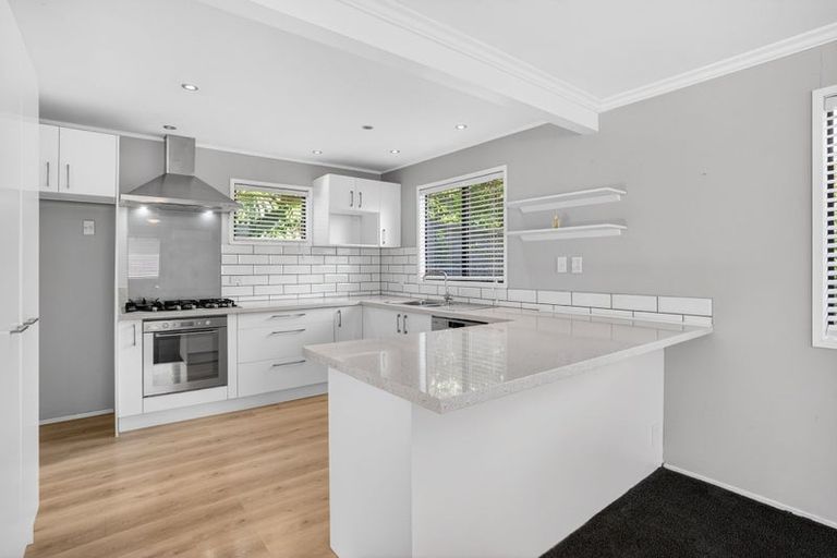 Photo of property in 3/4 Telstar Place, Beach Haven, Auckland, 0626