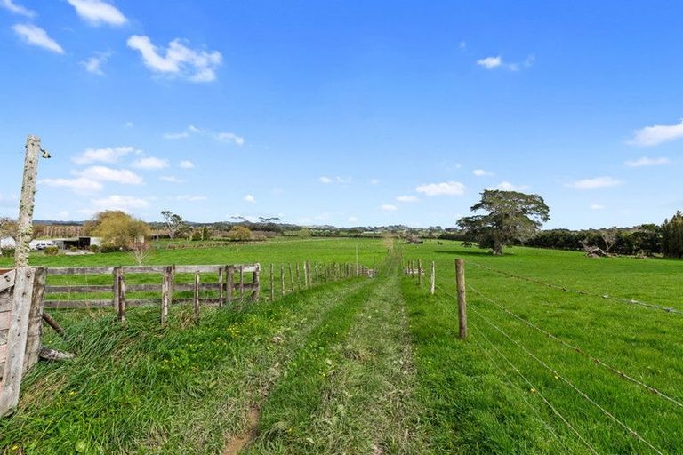 Photo of property in 180 Taupaki Road, Taupaki, Henderson, 0782