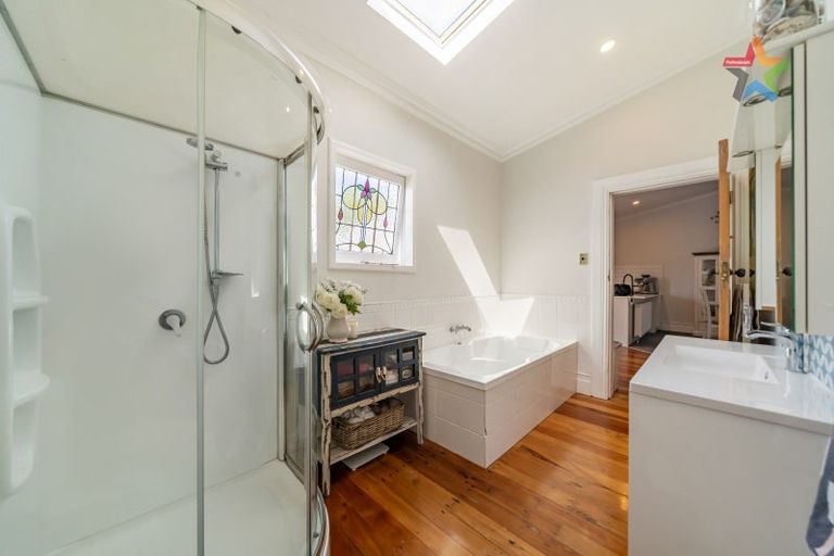 Photo of property in 32 Riddlers Crescent, Petone, Lower Hutt, 5012