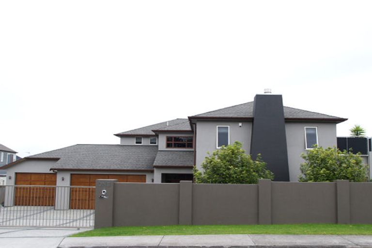 Photo of property in 1 Liston Crescent, Cockle Bay, Auckland, 2014