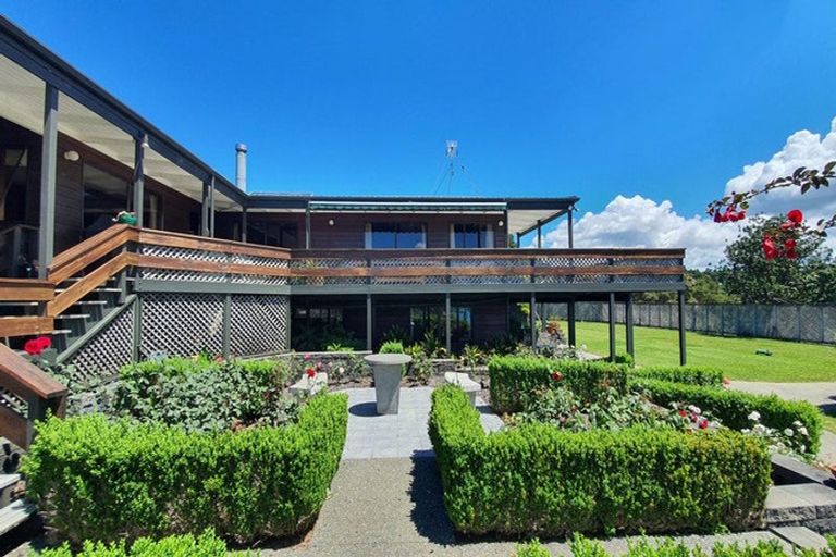 Photo of property in 76 Brick Bay Drive, Sandspit, Warkworth, 0982