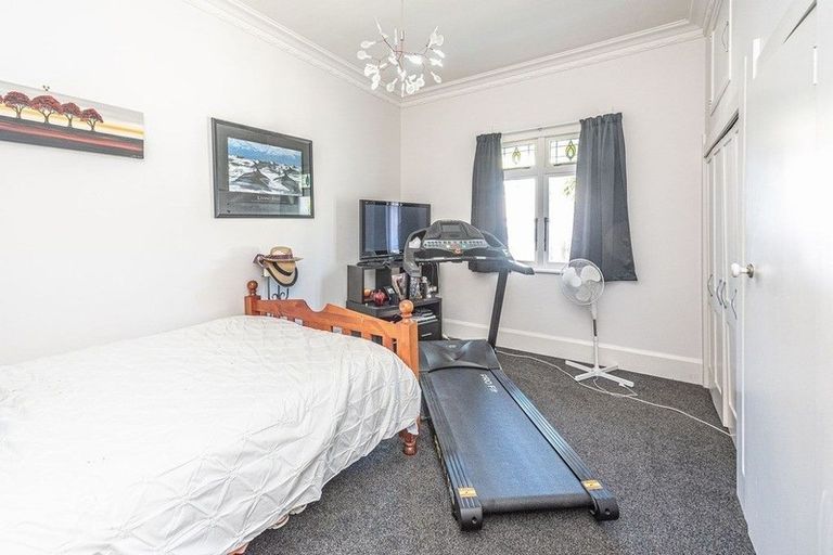 Photo of property in 9 Great North Road, Saint Johns Hill, Whanganui, 4501