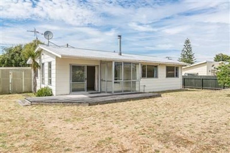 Photo of property in 2/17 Donovan Road, Paraparaumu Beach, Paraparaumu, 5032