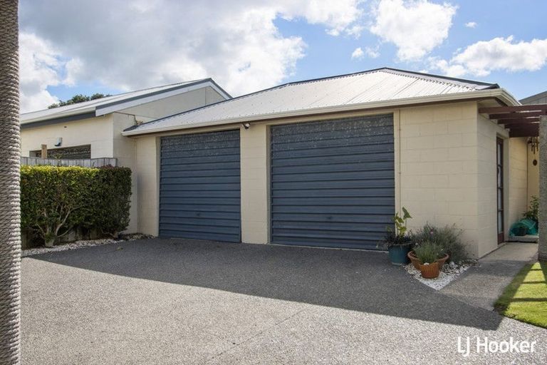 Photo of property in 19 Beach Road, Waihi Beach, 3611