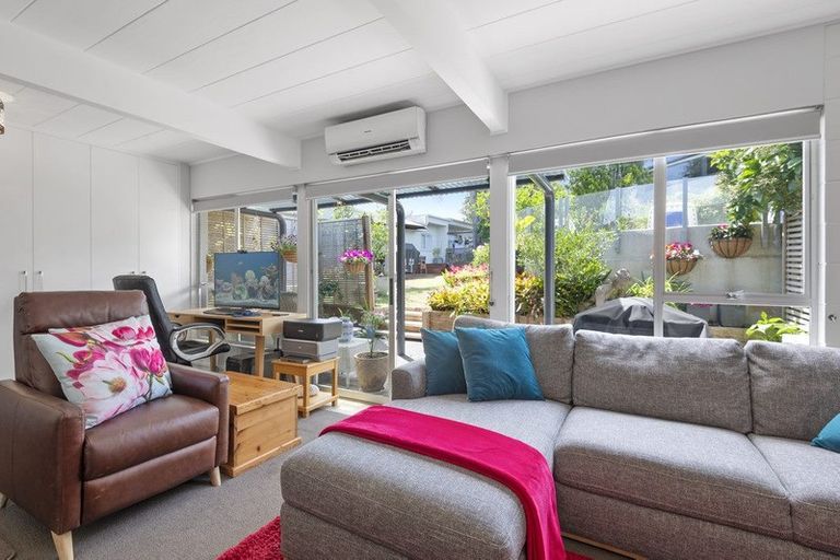Photo of property in 7/18 Parr Terrace, Castor Bay, Auckland, 0620