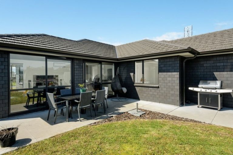 Photo of property in 4 Okataina Street, Pyes Pa, Tauranga, 3112