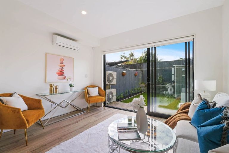 Photo of property in 7 Waru Lane, Te Atatu Peninsula, Auckland, 0610