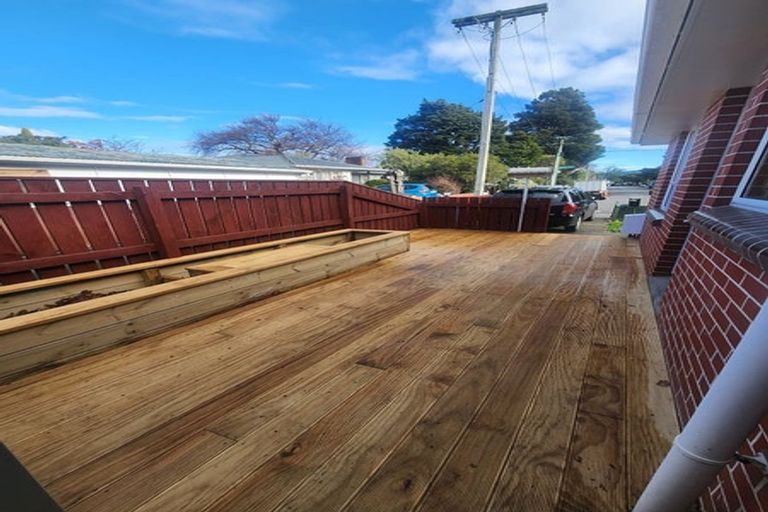 Photo of property in 13-13a Benzie Avenue, Wallaceville, Upper Hutt, 5018