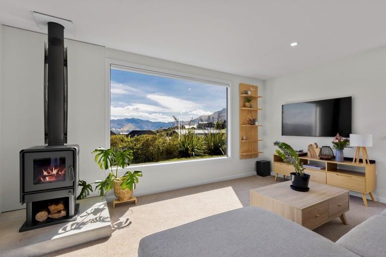 Photo of property in 3 Caithness Court, Jacks Point, Queenstown, 9371