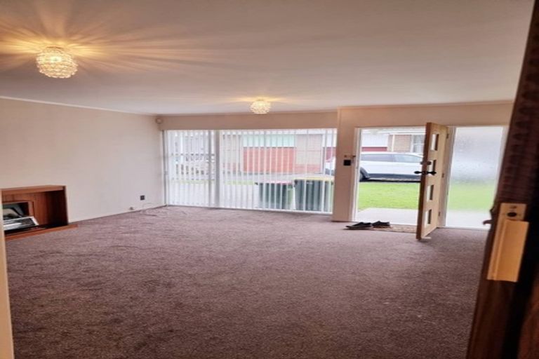 Photo of property in 2/55 Orams Road, Hillpark, Auckland, 2102