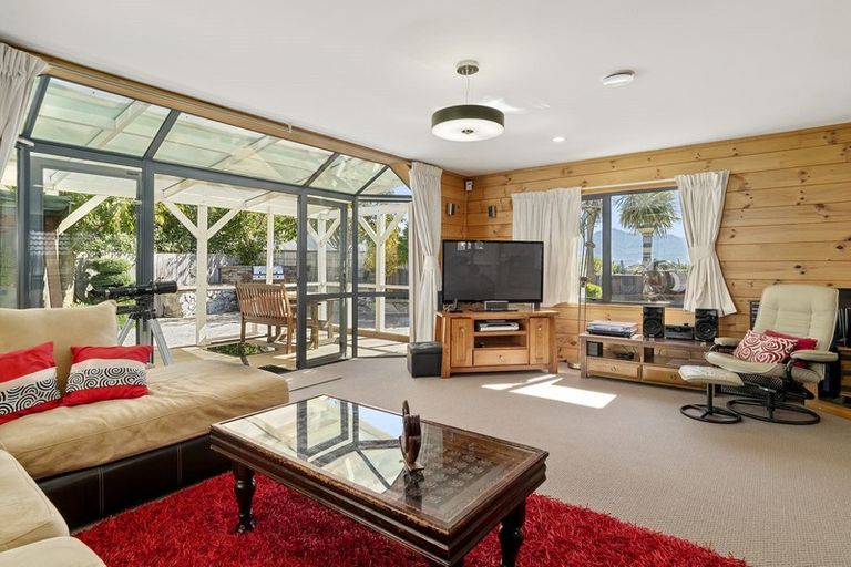 Photo of property in 8 Meadowstone Drive, Wanaka, 9305