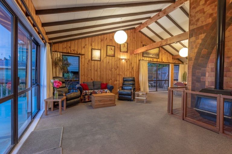 Photo of property in 17 Kinloch Place, Papakowhai, Porirua, 5024