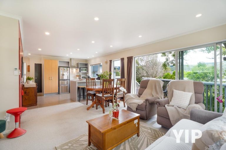 Photo of property in 35 Tawa Terrace, Tawa, Wellington, 5028