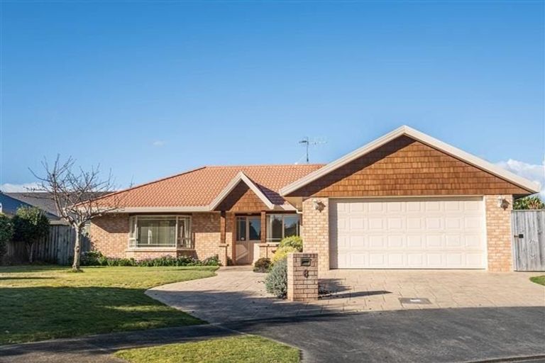 Photo of property in 8 Glen Loch Place, Paraparaumu, 5032