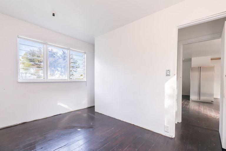 Photo of property in 73 Takahe Road, Titirangi, Auckland, 0604