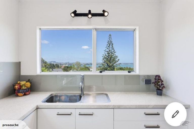 Photo of property in 73 Palmerston Road, Birkenhead, Auckland, 0626