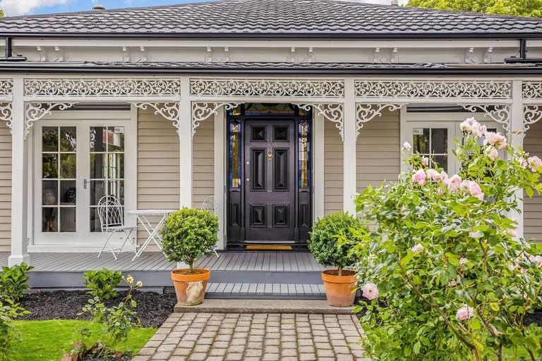 Photo of property in 100 Blighs Road, Strowan, Christchurch, 8052