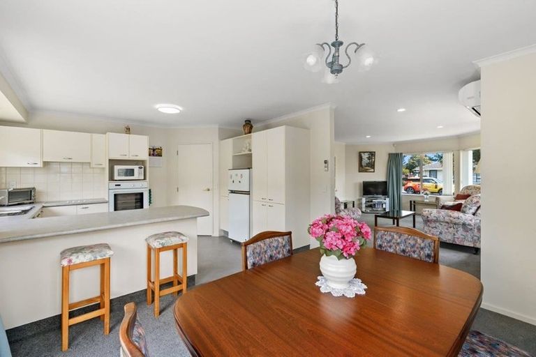 Photo of property in 11 Belvedere Avenue, Waikanae, 5036