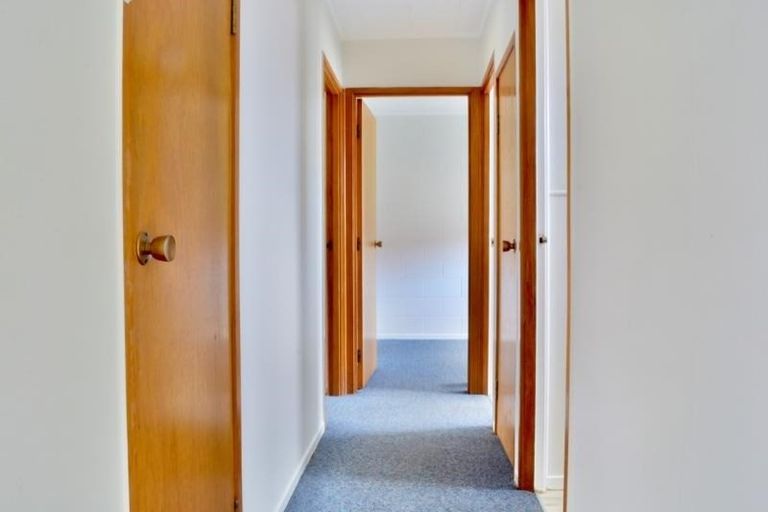 Photo of property in 2/309 Sunset Road, Sunnynook, Auckland, 0632