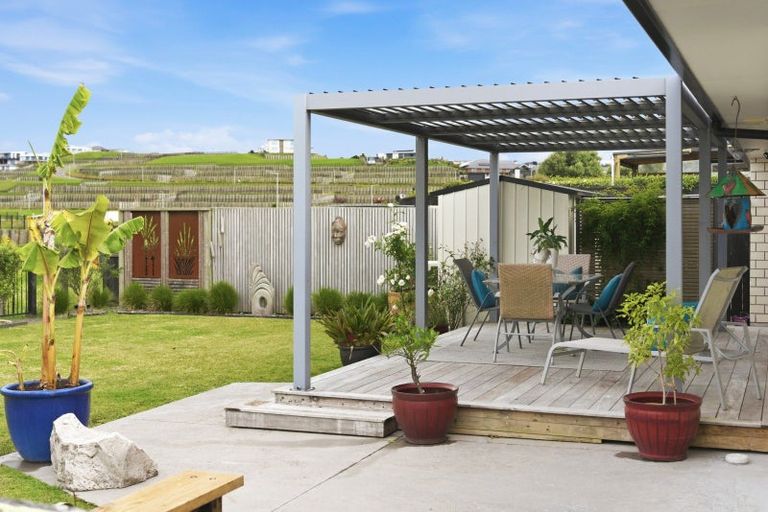 Photo of property in Waterview Estate, 28/4 Greystone Place, Omokoroa, 3114