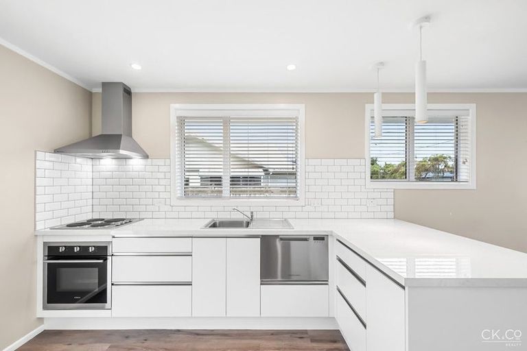 Photo of property in 1/12 Poplar Grove, Ebdentown, Upper Hutt, 5018