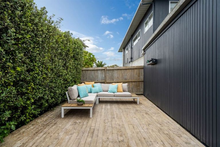 Photo of property in 2/16 Rangitoto Terrace, Milford, Auckland, 0620