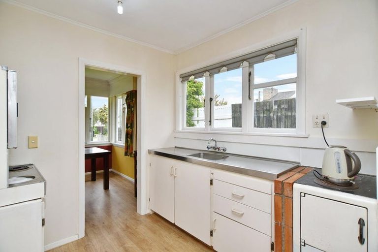 Photo of property in 37 Mackworth Street, Woolston, Christchurch, 8062