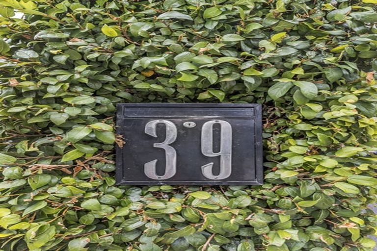 Photo of property in 39 Mills Road, Brooklyn, Wellington, 6021