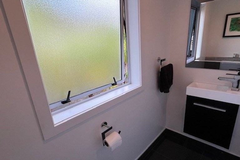 Photo of property in 49b The Esplanade, Eastern Beach, Auckland, 2012