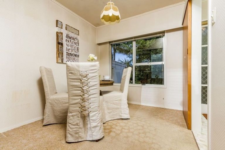 Photo of property in 2/8 Tobruk Crescent, Milford, Auckland, 0620