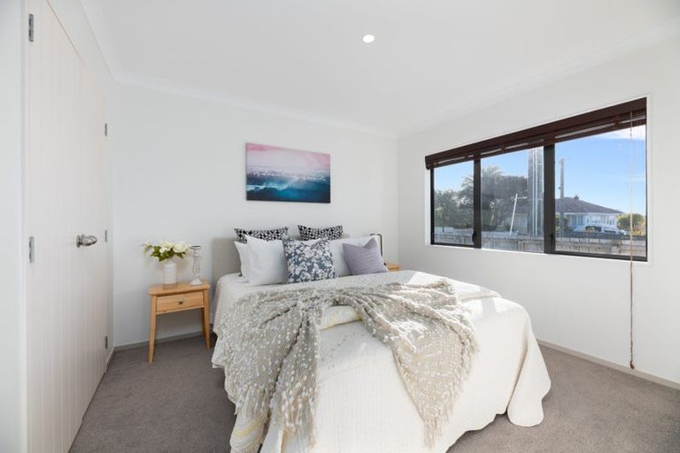 Photo of property in 230b Sturges Road, Henderson, Auckland, 0612