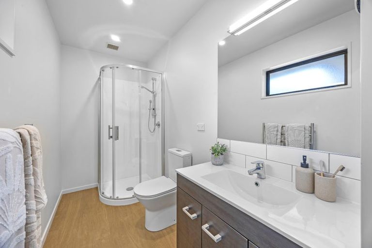 Photo of property in 33 Royal Park Drive, Parklands, Christchurch, 8083