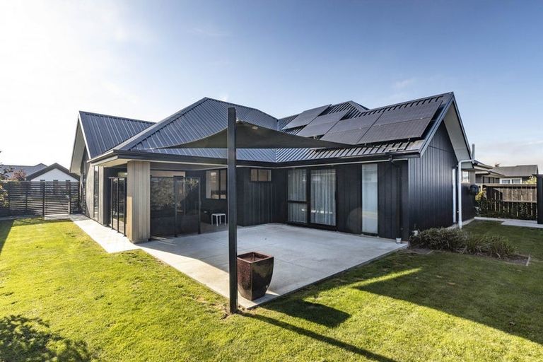 Photo of property in 16 Valour Drive, Rangiora, 7400