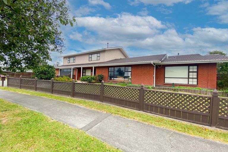 Photo of property in 14 Peter Hall Drive, Kelvin Grove, Palmerston North, 4414