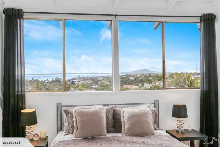 Photo of property in 1/813 East Coast Road, Northcross, Auckland, 0630