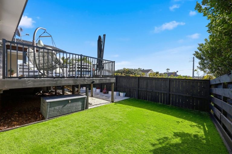 Photo of property in 2/102 Sandspit Road, Shelly Park, Auckland, 2014